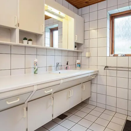 10 Person In Karby-by Traum * Karby